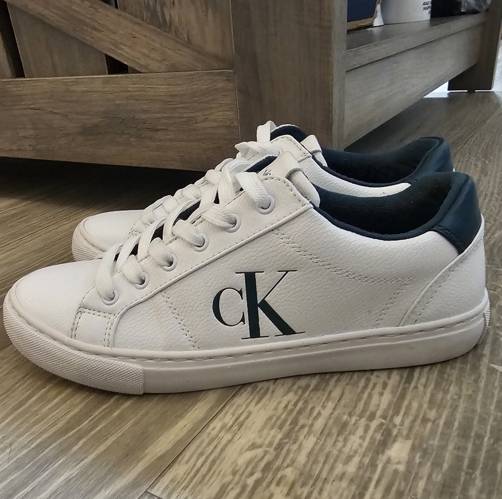 Calvin Klein Womens Sneakers - 7 1/2